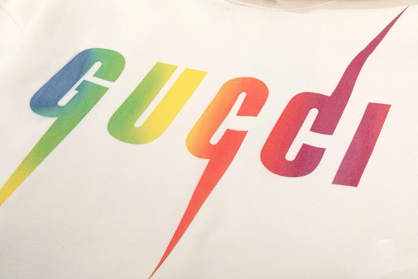 ブランドパーカー側面デザイン